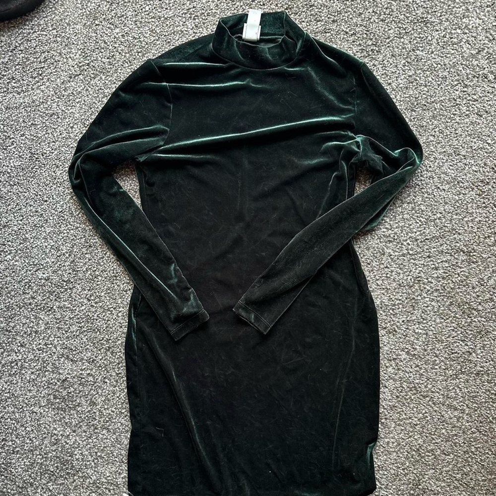 H&M Dark Green Velvet Long Sleeve Dress